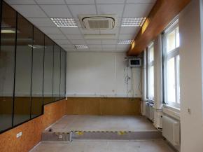 Pronájem kanceláře 125,8 m2 v administrativní budově nedaleko centra, České Budějovice.