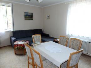 Pronjem RD, 2 bytov jednotky, zahrada 3.300 m2, Tebotovice u . Budjovic.