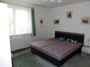 Pronjem RD, 2 bytov jednotky, zahrada 3.300 m2, Tebotovice u . Budjovic.