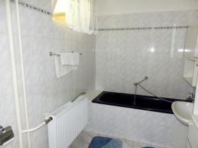 Pronjem RD, 2 bytov jednotky, zahrada 3.300 m2, Tebotovice u . Budjovic.