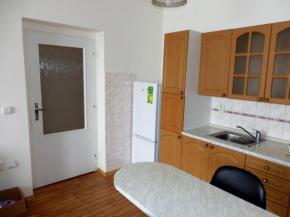 Pronájem bytu 2+kk ve zděném domě, 40 m2, Hlubocká, Borovany.