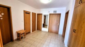 3+kk s terasou a garovm stnm, A Barcala, esk Budjovice.